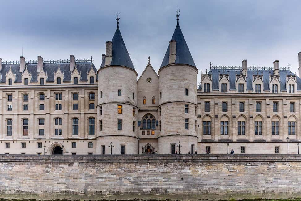 Paris, between Crimes and Mysteries - Key things to know before you go