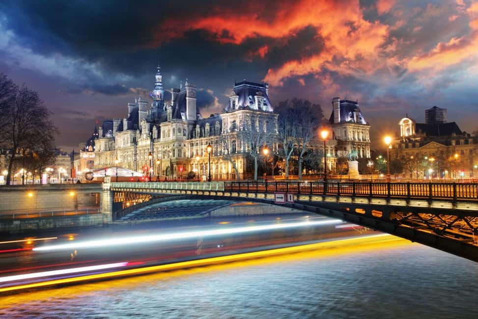 Paris, between Crimes and Mysteries - Pont Neuf: Where the story starts near Henri IV