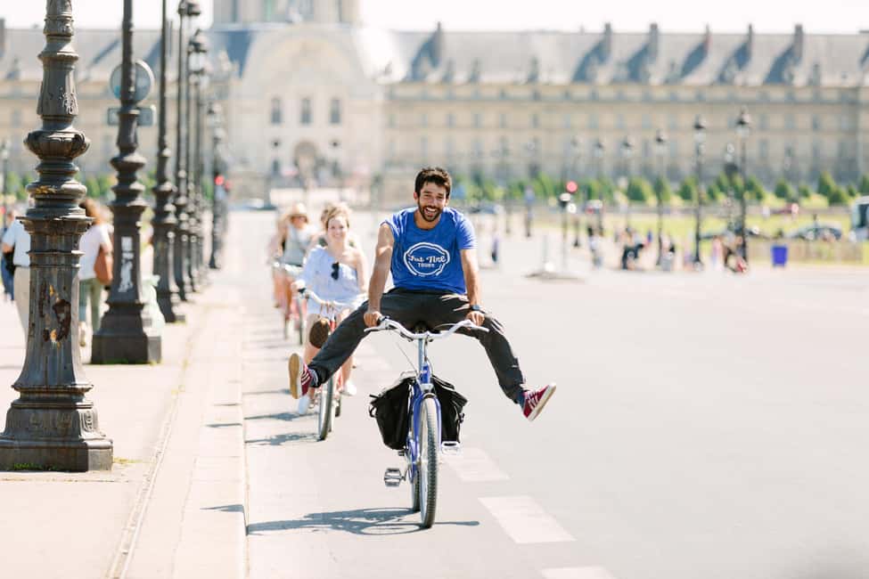 Paris Bike Tour: Eiffel Tower, Place de la Concorde & More - Left Bank to Louvre-Area Views: More Than Just a Photo Stop