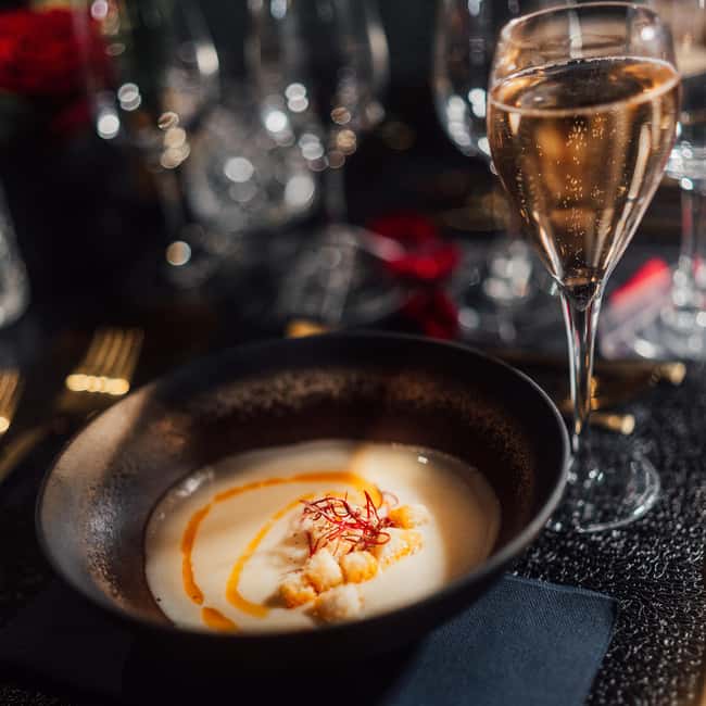 Paris: Bus Toqué Tour with 5-Course Dinner and Champagne - The big-picture value: dinner plus a guided night loop