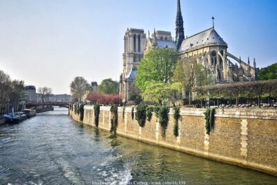 Paris by Night 2-hour Private Tour with Scenic Seine River Cruise - Île de la Cité after dark: Notre Dame, courts, and the Conciergerie