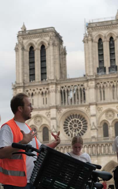 Paris By Night: 3-Hour Guided Bike Tour - Your bike setup: Dutch bikes and electric assist on real Paris hills