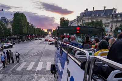 Paris by Night Tootbus Tour - The Eiffel Tower stop: plan for the twinkle moment