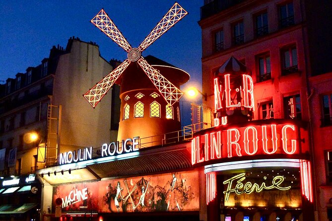 Paris by Night Tour in a Vintage Open-Top French Car Citroën DS - Timing matters: when night lights kick in on this 90-minute ride