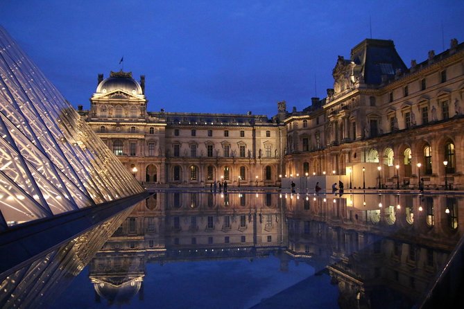 Paris By Night with Seine River Cruise and Roundtrip Luxury Transportation - Live commentary is the difference between seeing lights and understanding them