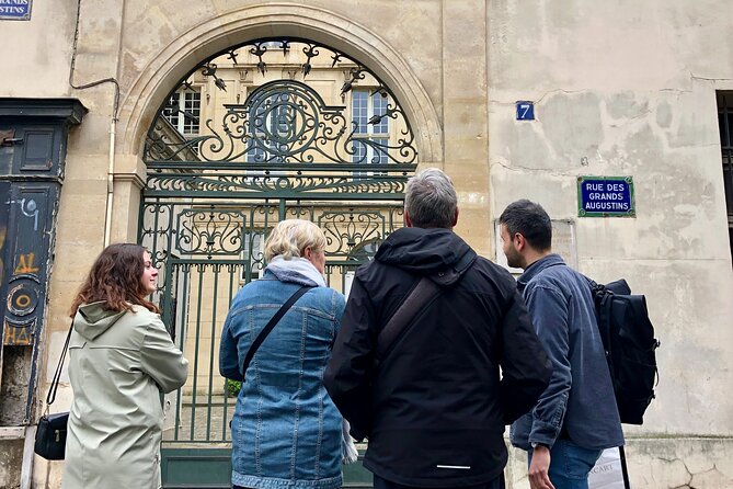 Paris Champagne & Food Tour with Tastings in Saint-Germain - Pace, comfort, and what to expect from the route