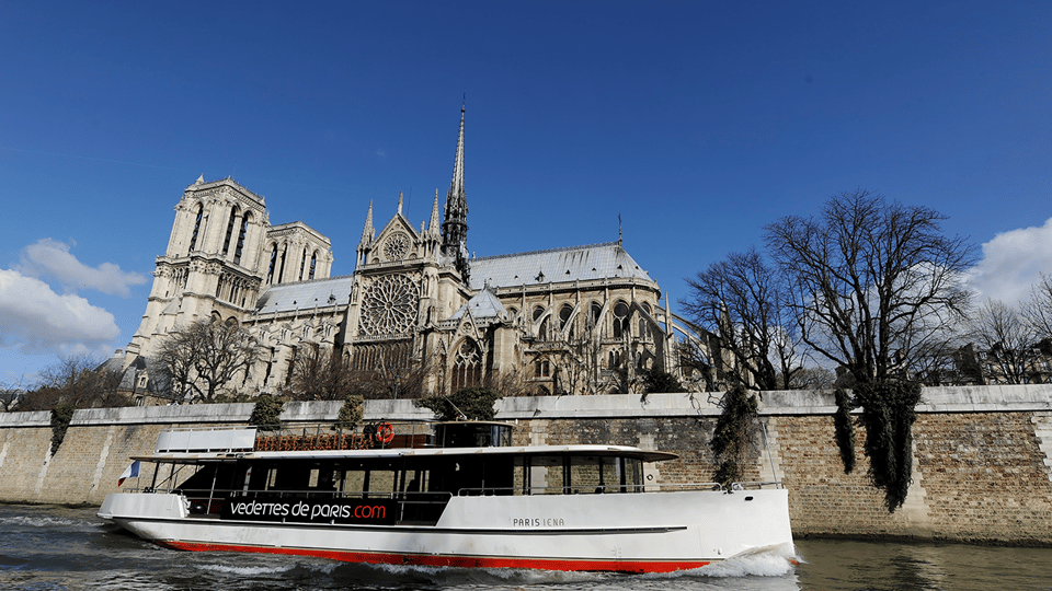 Paris: Champagne Tasting Cruise Departure from Eiffel Tower - What you’ll see on the Seine: the Eiffel Tower, Louvre area, Notre-Dame, and beyond