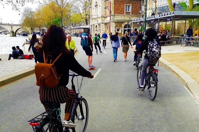 Paris: Charming Nooks and Crannies Bike Tour - Place de l’Hôtel de Ville Start: Bike Check and Paris Rules