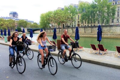 Paris: Charming Nooks and Crannies Bike Tour - Getting to 7 Place de l’Hôtel de Ville without stress
