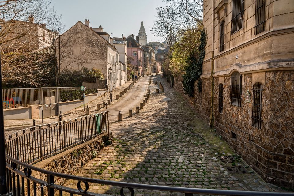 Paris: Charms of Montmartre Guided Walking Tour - Where the tour really begins: Moulin Rouge as the story opener