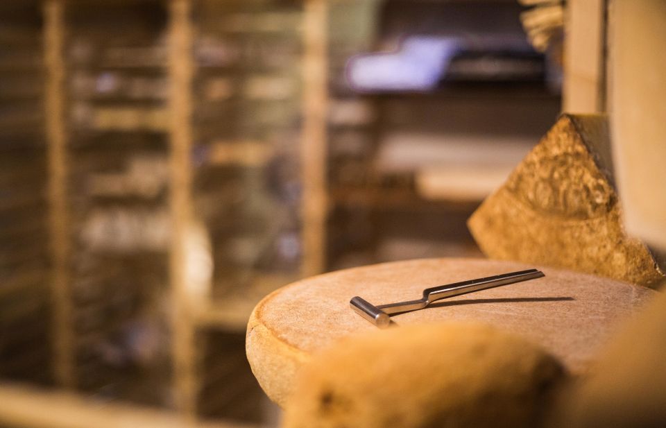 Paris: Cheese and Wine Class in a 17th Century Cellar - Key highlights to look for