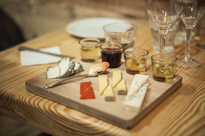 Paris Cheesemaking Workshop including Wine and Cheese Tasting with an Expert - Entering the Living Cheese Museum on Île Saint-Louis