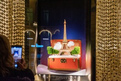 Paris Christmas Lights Small Group Walking Tour with Local Guide - The hot drink, and why it matters more than you think