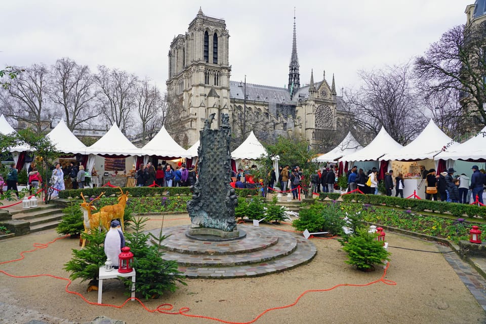 Paris: Christmas Market Guided at Notre Dame & Food Tasting - Stop at Notre-Dame: the story first, then the holiday sights
