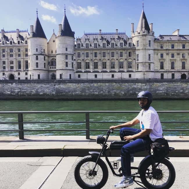 Paris: City Highlights Private Electric Bike Tour with video - Eiffel Tower and Grand Palais: Big Sights at Bike Speed
