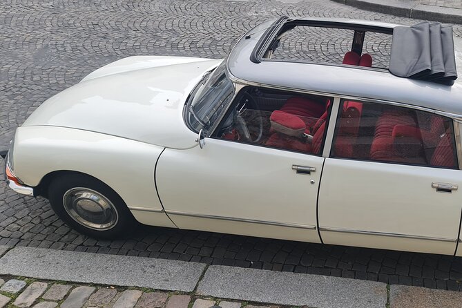 Paris City Tour 1h00 Citroën DS Vintage with Open Roof - Louvre Pyramid: stopping at the big “Paris postcard” point