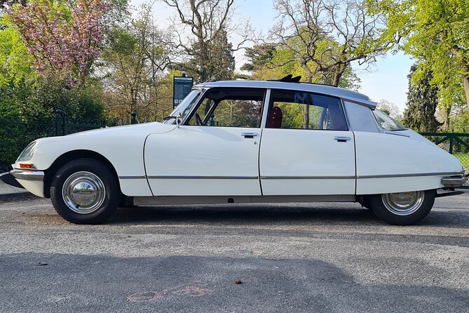 Paris City Tour 2h00 Citroën DS Vintage with Open Roof - Eiffel Tower: what you get in a short stop (and what you don’t)