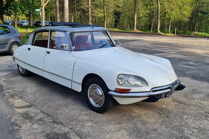 Paris City Tour 3h00 Citroën DS Vintage with Open Roof - Getting started: pickup, mobile ticket, and settling into the DS