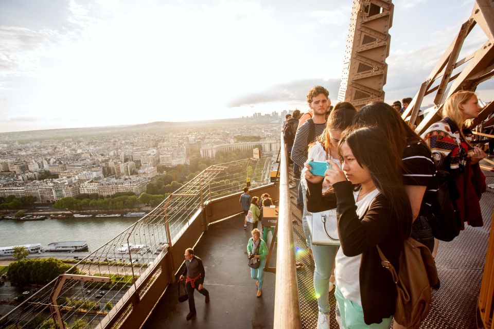 Paris: City Tour by Bus with Eiffel Tower & Optional Summit - Price value: what $113 buys you at night