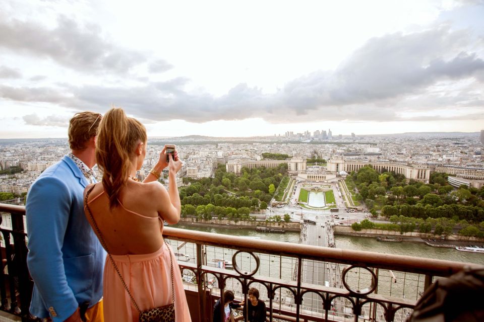 Paris: City Tour by Bus with Eiffel Tower & Optional Summit - Meeting point and check-in: simple steps that prevent stress