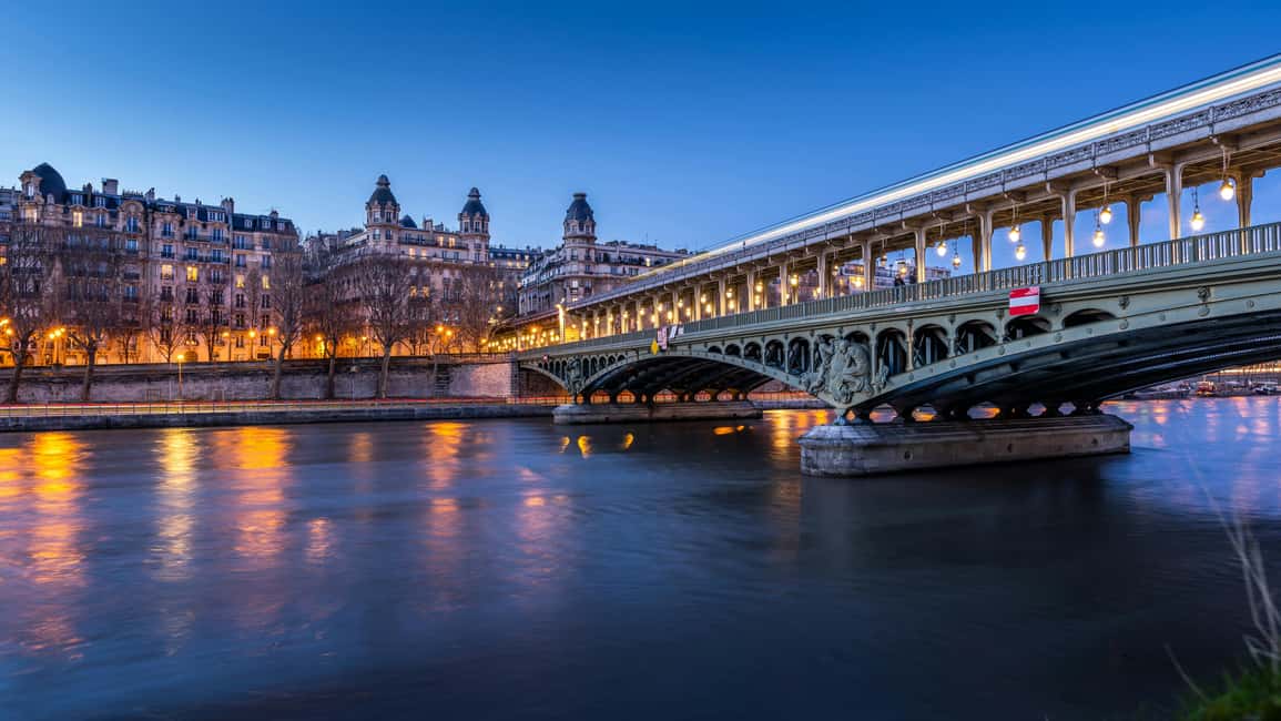 Paris: City Walking Tour and Seine River Cruise - Place Vendôme and Église de la Madeleine: the classical-to-luxury setup