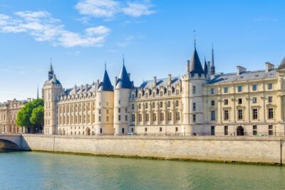 Paris: Conciergerie Ticket with Histopad - The core walk: prison cells of criminals and tombs of Revolution heroes
