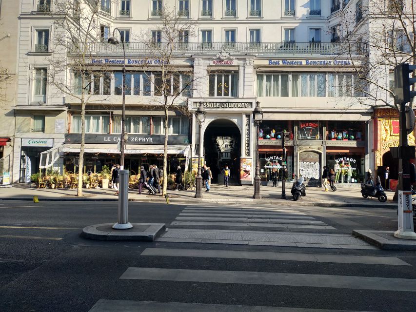 Paris: Covered Passages Walking Tour - Getting to the tour: Notre-Dame des Victoires and the orange sign