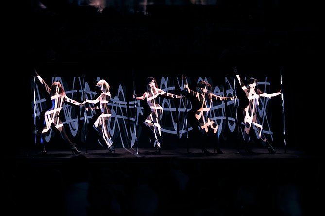 Paris Crazy Horse Cabaret Show Champagne & macarons - Le Crazy Horse: why this cabaret feels different