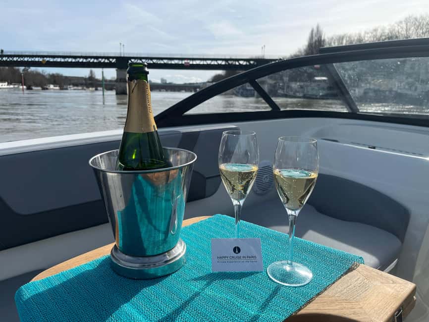Paris : croisière privée Seine, bateau moderne - 2 heures - Why a private Seine cruise feels different than big-bus Paris
