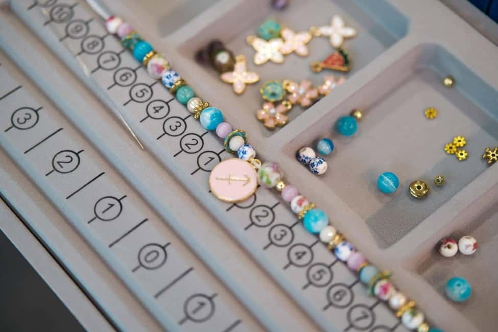 Paris: Custom Souvenir Bracelet Workshop - Guidance in English, French, or Russian (and why that helps)