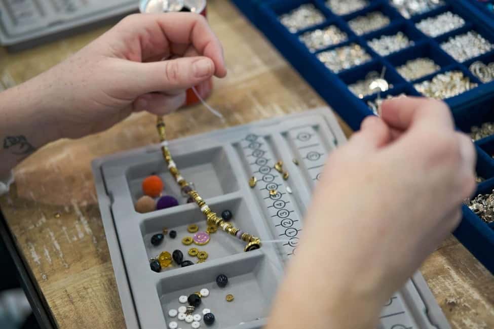Paris: Custom Souvenir Bracelet Workshop - The one-hour flow: from stone picking to a finished bracelet