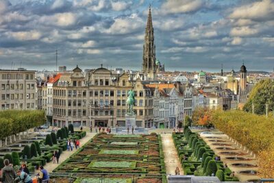 Paris: Discover Brussels and Bruges & Optional Chocolate Tasting - Brussels on foot: Grand-Place area, Tintin mural, and Mont des Arts
