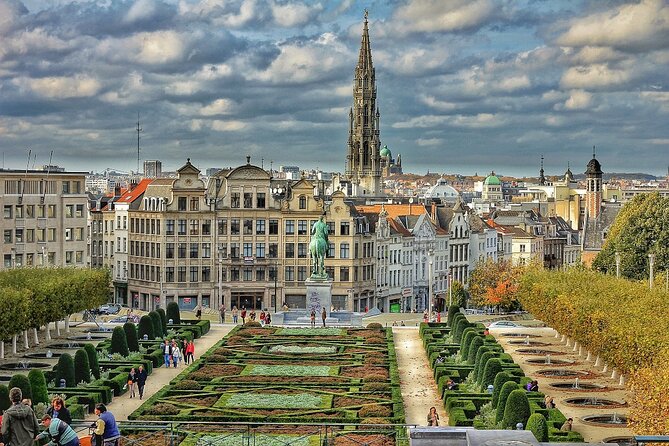 Paris: Discover Brussels and Bruges & Optional Chocolate Tasting - Brussels on foot: Grand-Place area, Tintin mural, and Mont des Arts