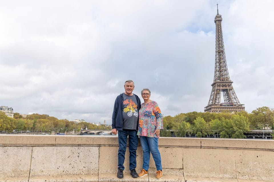Paris: Eiffel Area Private Photoshoot - Along the Seine: Calm Walking Time With Real Photo Setup