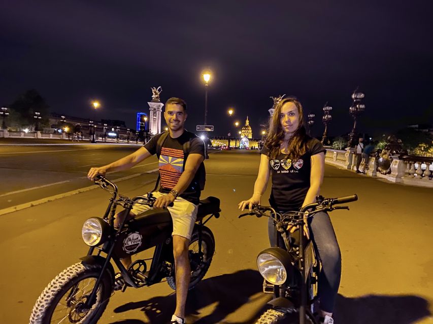 Paris: Eiffel Tower and Notre Dame Night Tour by E-Bike - Pont Neuf to Pont des Arts: bridges that turn into photo stops