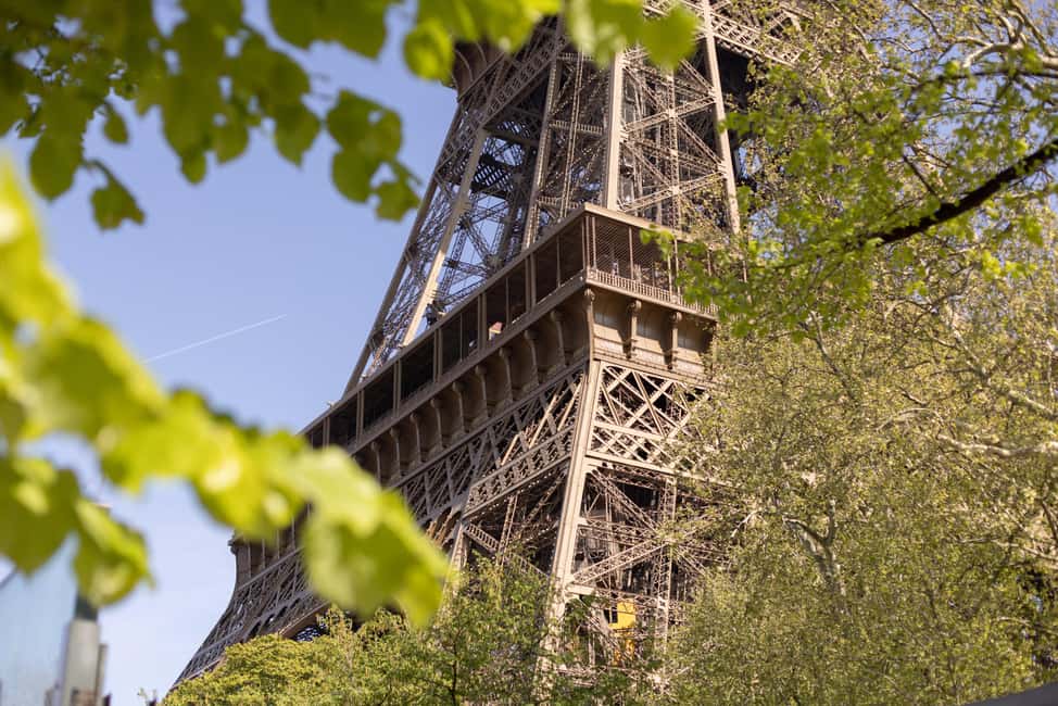 Paris: Eiffel Tower Dining, Gustave Menu at Madame Brasserie - Champagne, Wine Pairing, and the Pace of the Evening
