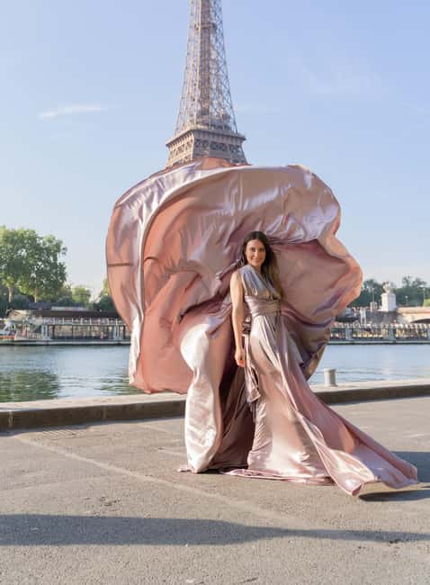 Paris: Eiffel Tower Flying-Dress Photoshoot jonadress - Key highlights at a glance