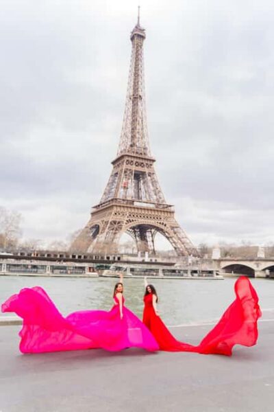 Paris: Eiffel Tower Flying-Dress Photoshoot jonadress - Meeting at Pont d’Iéna: the fastest way to start feeling at ease