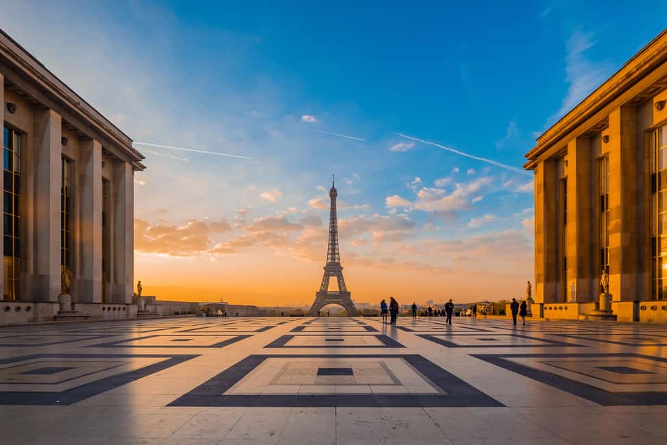 Paris: Eiffel Tower Guided Tour|Summit & second floor access - Meeting at the tower and handling security the smart way