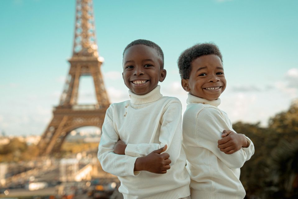 Paris: Eiffel Tower & Louvre Private Photoshoot - Pick Your Package: Standard, Premium, or VIP Photo Collection