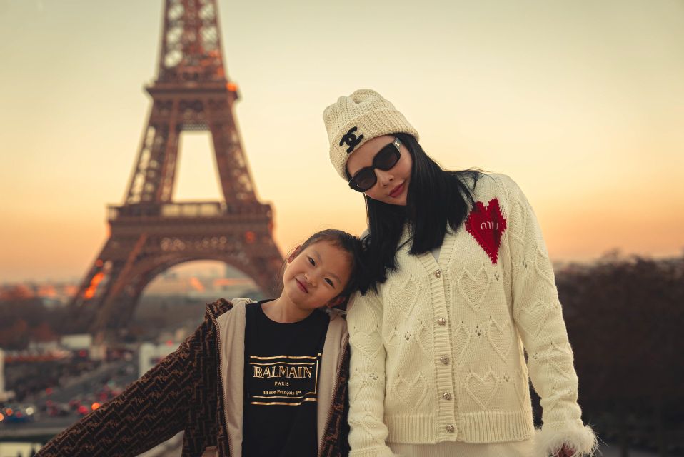 Paris: Eiffel Tower & Louvre Private Photoshoot - Editing and Delivery: Your Online Gallery in 48 Hours