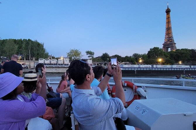 Paris Eiffel Tower, Notre Dame, Louvre and Montmartre Guided Tour - Finish on the Seine: One Hour of Classic Paris from the Water
