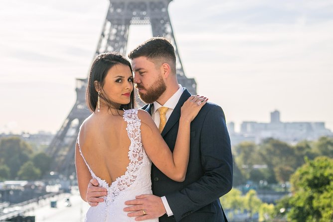 Paris Eiffel Tower Photoshoot Professional Photographer Private - The private one-hour flow: what you actually do during the shoot