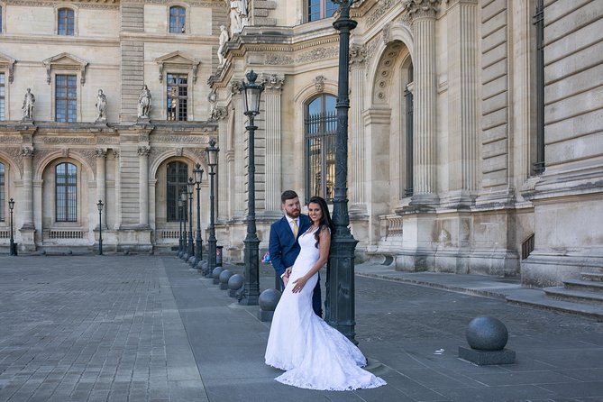 Paris Eiffel Tower Photoshoot Professional Photographer Private - Photo delivery: 24-hour preview plus 30 edited keepsakes