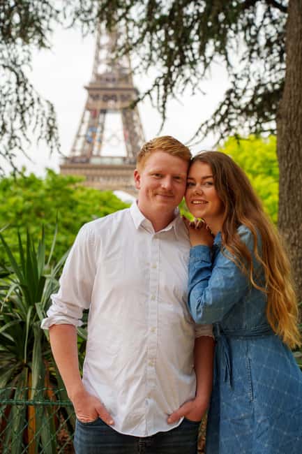 Paris: Eiffel Tower Photoshoot with a Professional - Quick hits before you go