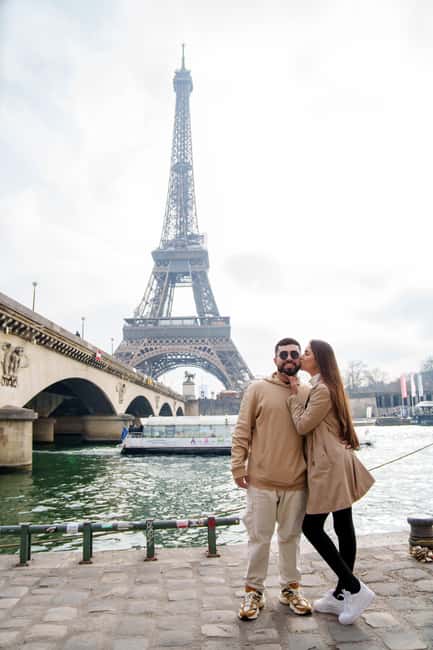 Paris: Eiffel Tower Photoshoot with a Professional - Why an Eiffel Tower Photoshoot Beats Random Selfies