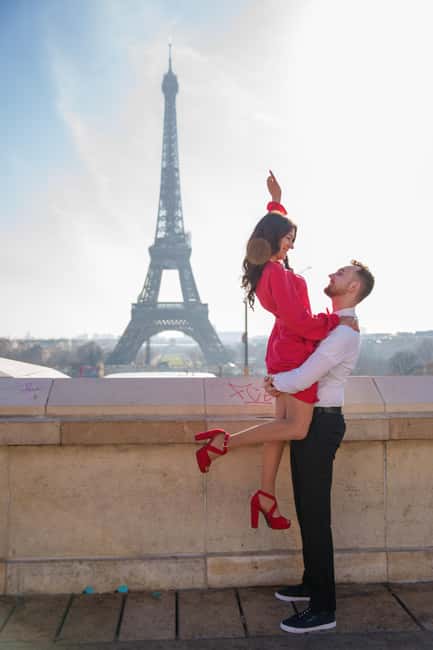 Paris: Eiffel Tower Photoshoot with a Professional - The Photo Plan: Multiple Angles, Real Poses, and Candid Moments