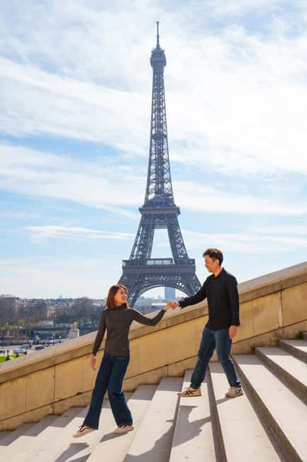 Paris: Eiffel Tower Photoshoot with a Professional - Price and Value: Is $29 Per Group a Good Deal