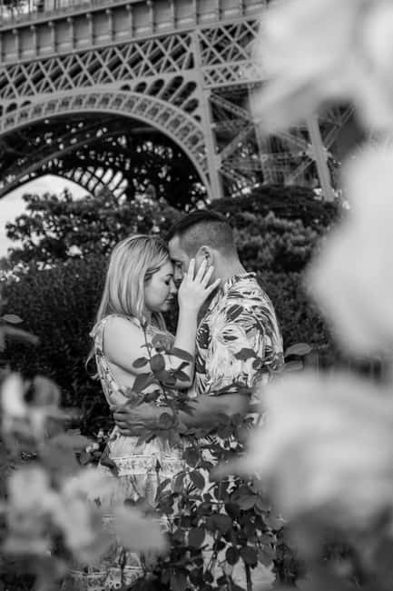 Paris: Eiffel Tower Street Photoshoot - Finishing Near the Louvre: Why the End Location Still Matters
