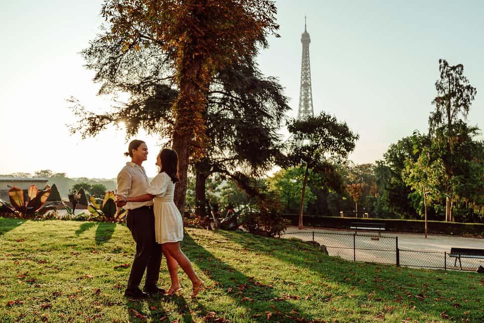 Paris: Eiffel Tower Street Photoshoot - Timing Options: Picking 15 Minutes vs 2 Hours Without Overthinking It